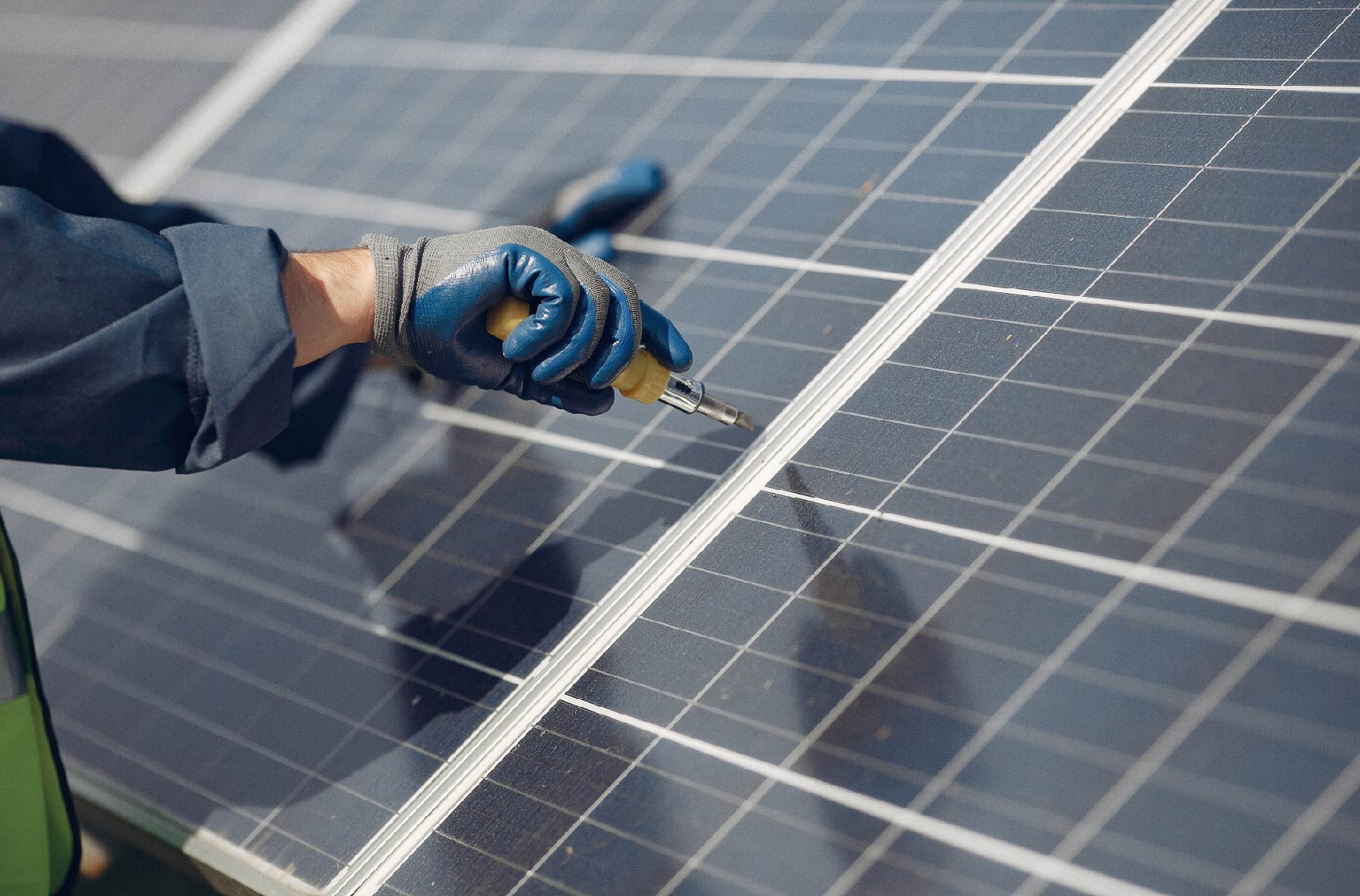 太陽能屋頂申請步驟六：太陽能硬體、軟體施工&併網